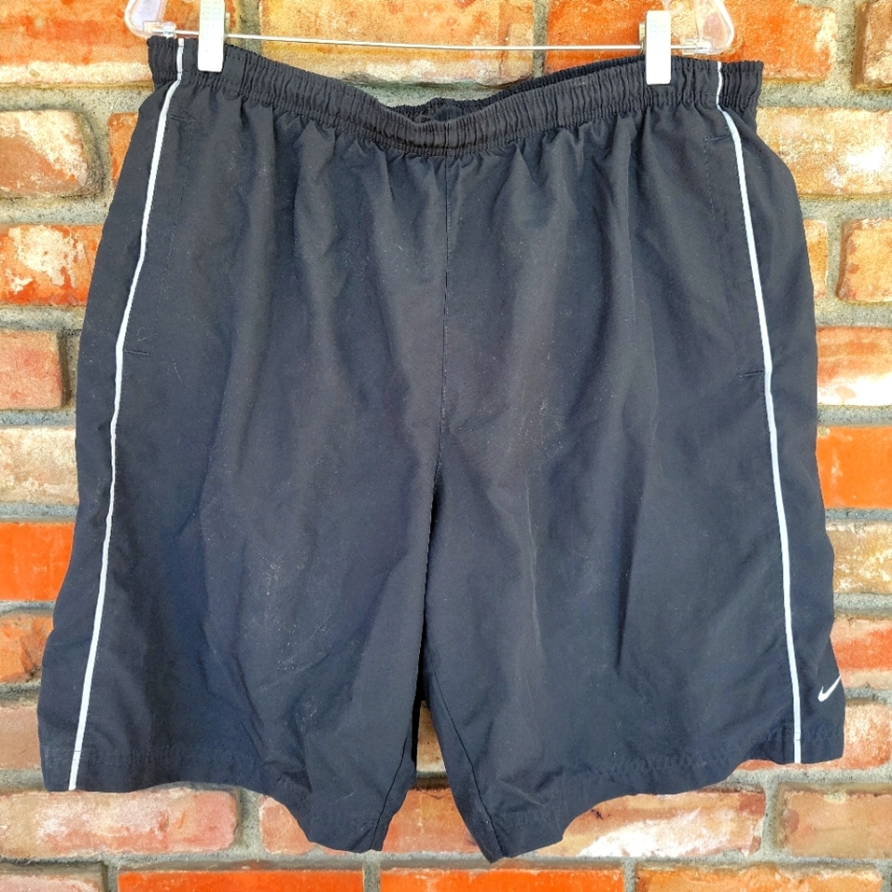 Nike Mens Board Shorts Swim Black With Gray Stripe  Drawstring sz XL